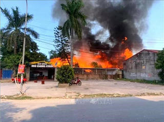 2 nhà hàng bị cháy, thực khách thoát nạn
