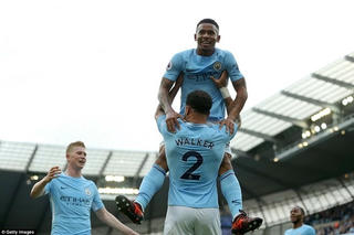 Manchester City thắng hủy diệt 7-2, Chelsea nếm 'trái đắng'
