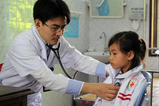 Tầm soát và điều trị bệnh tim miễn phí cho trẻ nghèo