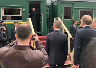 Chủ tịch Triều Tiên Kim Jong-un lần đầu tiên tới Nga