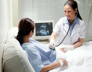Chế độ thai sản đối với người sinh con ở nước ngoài thế nào?