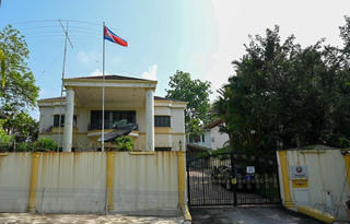 Các nhân viên ngoại giao Triều Tiên và thân nhân rời Malaysia