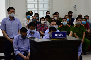 Xét xử 4 cựu thanh tra giao thông bảo kê 'xe vua' ở Hà Nội