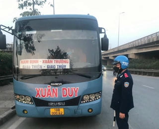 Hà Nội: Xử lý nghiêm xe kinh doanh chưa lắp camera và đổi biển vàng