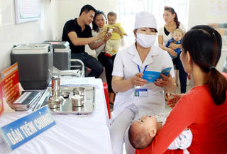 Xóa vùng lõm trong tiêm chủng 