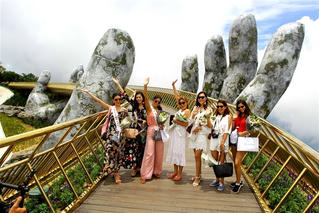 Các hoa hậu thế giới phấn khích khám phá Sun World Ba Na Hills