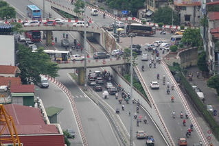 Tìm cơ hội trong bão dịch