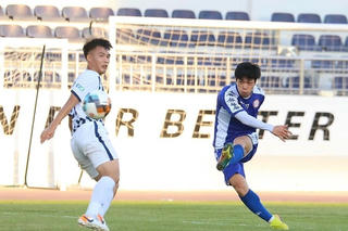 Chờ luật mới áp dụng ở V-League