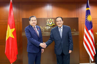 Chủ tịch Quốc hội Trần Thanh Mẫn hội đàm với Chủ tịch Thượng viện Malaysia