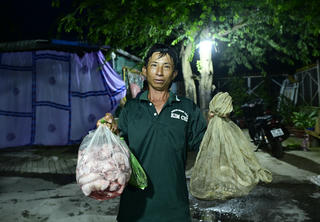 Nhộn nhịp “chợ ma” mùa nước nổi