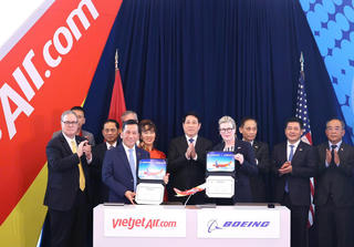Chủ tịch nước Lương Cường chứng kiến Vietjet nhận bàn giao tàu bay Boeing đầu tiên – dấu mốc 30 năm quan hệ Việt Nam – Hoa Kỳ