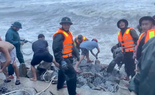 Thủ tướng yêu cầu tập trung ứng phó, khắc phục hậu quả bão số 10 và mưa lũ sau bão