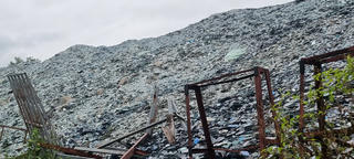 Phạt 85 triệu đồng chủ bãi tập kết rác thải thủy tinh ngay khu dân cư