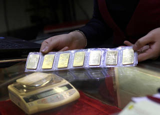 Giá vàng tăng vọt lên 138 triệu đồng/ lượng