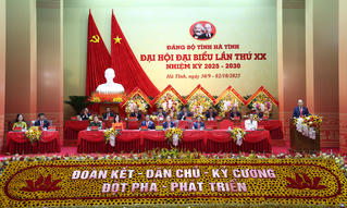 Hà Tĩnh đồng lòng vượt qua khó khăn, vươn mình phát triển vững mạnh