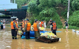MTTQ Việt Nam tỉnh Tuyên Quang vận động, triển khai hỗ trợ nhu yếu phẩm cho nhân dân vùng lũ lụt