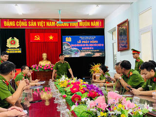 Công an xã Tam Hưng hướng về đồng bào bão lũ