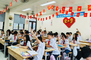Học sinh Hà Nội dần trở lại trường sau hai ngày nghỉ vì bão số 11