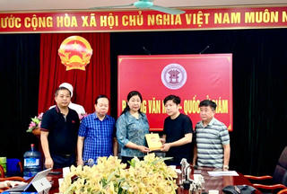 Lãnh đạo MTTQ TP. Hà Nội thăm hỏi, hỗ trợ gia đình nạn nhân vụ cháy đặc biệt nghiêm trọng