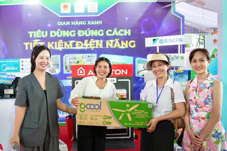 Tổ chức “Gian hàng xanh” bán sản phẩm tiết kiệm điện tại 3 miền