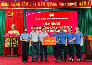 Viện Kiểm sát Tuyên Quang trao hỗ trợ người dân khắc phục hậu quả thiên tai