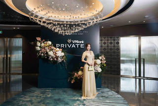 Ngọc Thanh Tâm, Chloe Nguyễn thần thái ngút ngàn giữa không gian hoa và pha lê đỉnh cao của Tinh Tuyển Phương Hoa