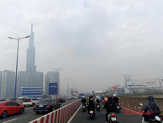 TP Hồ Chí Minh: Sương mù dày đặc, cảnh báo ô nhiễm không khí 