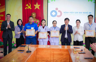 Tuyên dương 8 nhân viên y tế cứu người bị truy sát ở Bệnh viện Sản Nhi Nghệ An