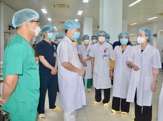 Bộ trưởng Bộ Y tế: "Đội ngũ y bác sĩ phải được bảo vệ trong bất cứ trường hợp nào"