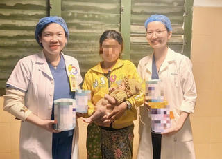 Quảng Trị: Cứu sống trẻ sơ sinh 5 ngày tuổi bị thủng dạ dày, nhiễm khuẩn huyết do tập ăn cơm sớm