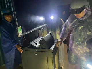 Đà Nẵng: Sạt lở đe dọa trụ sở Trà Leng, cán bộ di tản trong đêm