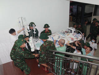 Huế: Đảm bảo khám, chữa bệnh cho người dân trong điều kiện mưa lũ phức tạp