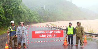 Đà Nẵng: Sạt lở nghiêm trọng trên tuyến đường Hồ Chí Minh