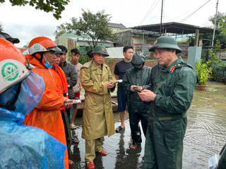 Tư lệnh Quân khu 5 kiểm tra, chỉ đạo công tác ứng phó mưa lũ tại Đà Nẵng