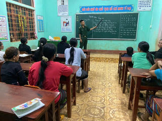 Thắp lên khát vọng từ những lớp học xóa mù chữ