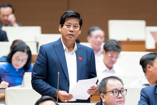 Ban hành cơ chế tiền lương phù hợp để khuyến khích cán bộ, công chức cấp xã