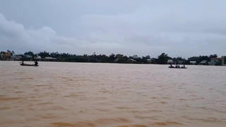 Đà Nẵng: Lũ dâng, nhiều khu dân cư vẫn ngập sâu