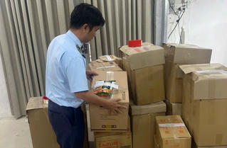 Thu giữ hơn 1.000 đơn vị thực phẩm '3 không'