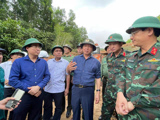 Phó Thủ tướng Trần Hồng Hà:  Phải thông tuyến đường ĐT.623 trong 24 giờ, bảo đảm dân vùng sạt lở không thiếu đói