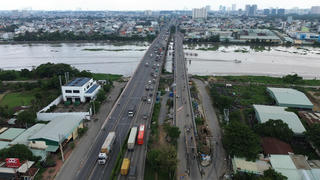 "Thần đèn" nâng cầu nặng hàng trăm tấn lên hơn 1m