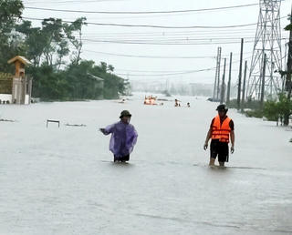 Quảng Trị: Tìm kiếm người đàn ông rơi xuống khe, bị nước cuốn trôi