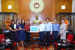 Tiếp tục vận động, ủng hộ đồng bào bị thiệt hại do cơn bão số 11, số 12 và mưa lũ gây ra