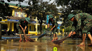 Đà Nẵng, Quảng Ngãi: Khẩn trương dọn sạch, khôi phục cuộc sống