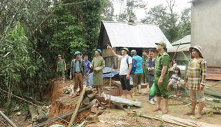 Đà Nẵng: Xã Avương di dời khẩn cấp 19 hộ dân khỏi vùng sạt lở nguy hiểm