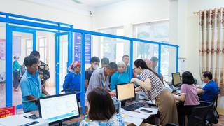 Từ 1/11, người dân không cần xuất trình giấy tờ đã tích hợp trên VNeID khi chứng thực