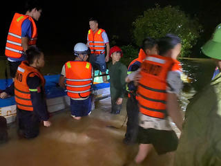 Quảng Trị: Cứu kịp thời nhiều người bị mắc kẹt vì nước lũ dâng cao