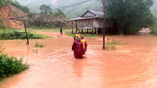 Quảng Trị: Nước sông Đakrông dâng cao, hàng chục hộ dân bị cô lập