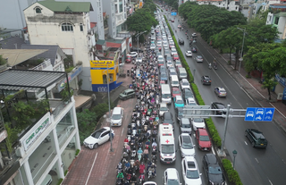 Sửa chữa cầu Long Biên, khu vực quanh cầu Chương Dương ùn ứ 