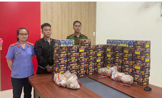 Bắt giữ đối tượng buôn bán hơn 1 tạ pháo nổ từ nước ngoài về Nghệ An