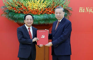 Đồng chí Trịnh Văn Quyết giữ chức Trưởng Ban Tuyên giáo và Dân vận Trung ương